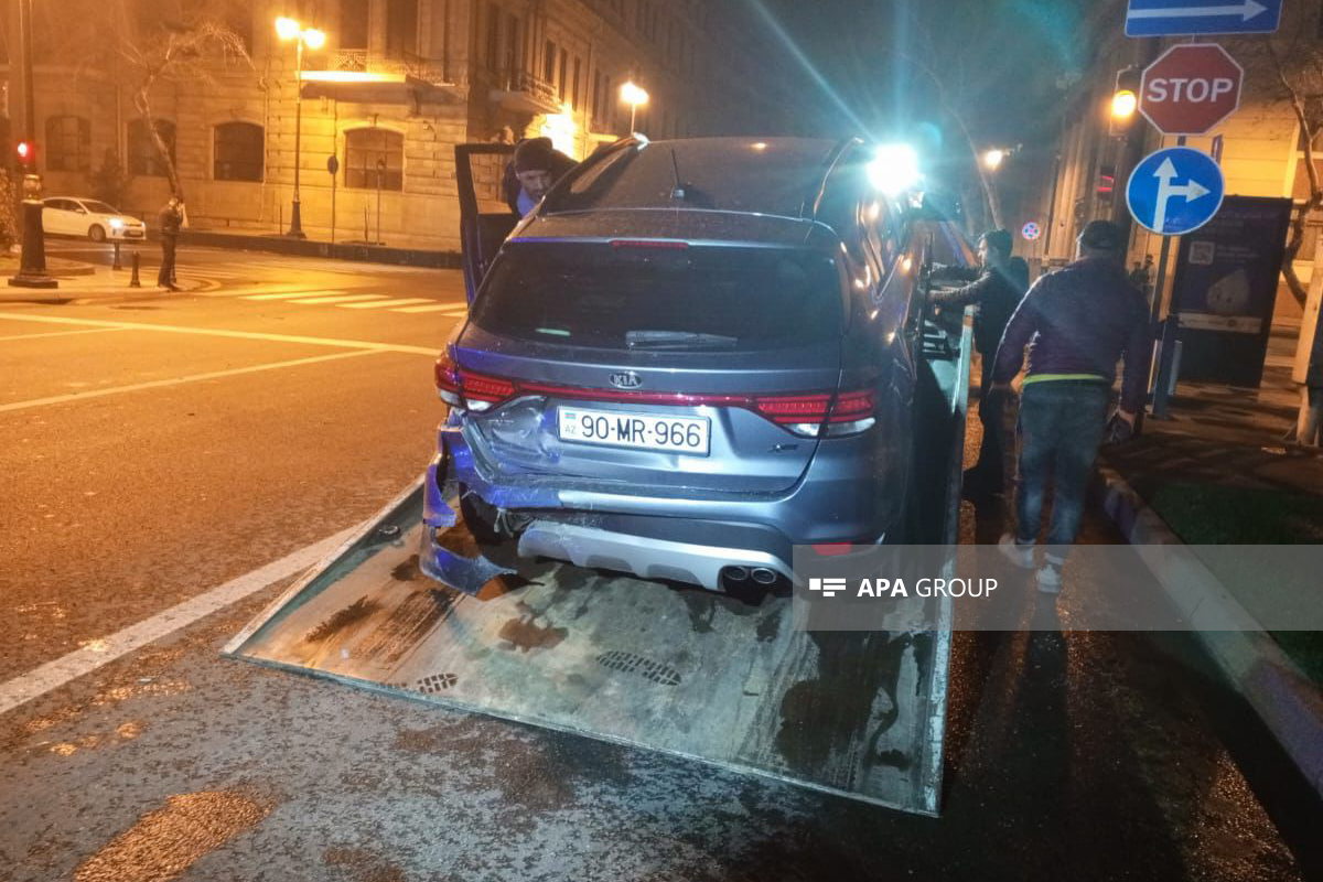 Bakıda “TikTok”er qadınlar qəzada xəsarət aldı (FOTOLAR)