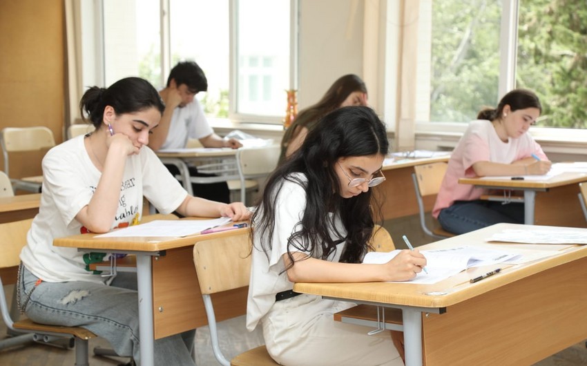 52 mindən çox şagird buraxılış imtahanı verdi (YENİLƏNİB)