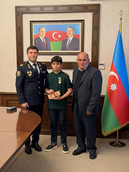 Həlak olan polisin medalı ailəsinə verildi (FOTO)