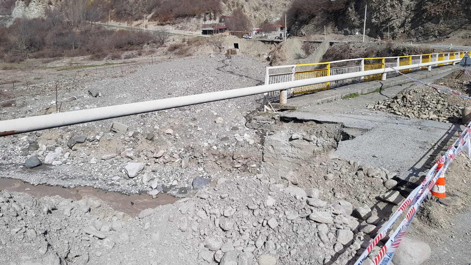 İsmayıllı-Lahıc avtomobil yolunu birləşdirən ana yol uçdu (FOTO)