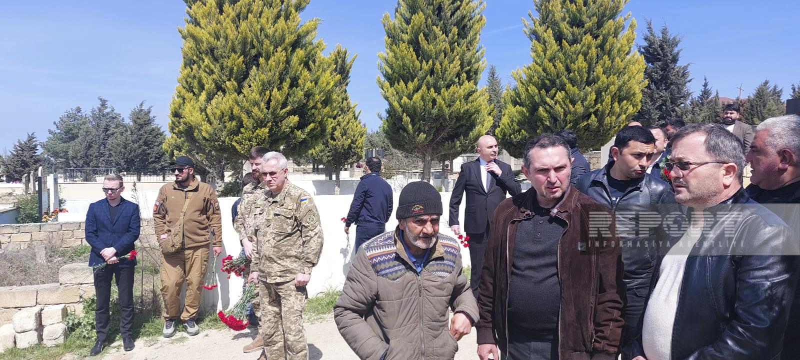 Ukraynada vəfat edən jurnalist İdrak Camalbəyli dəfn olundu (FOTO)