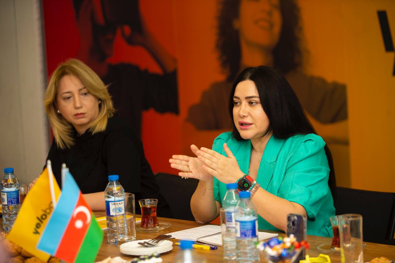 Yelo Bank-ın dəstəyi ilə "Lider, yoxsa rəhbər" mövsuzunda top forum keçirilib