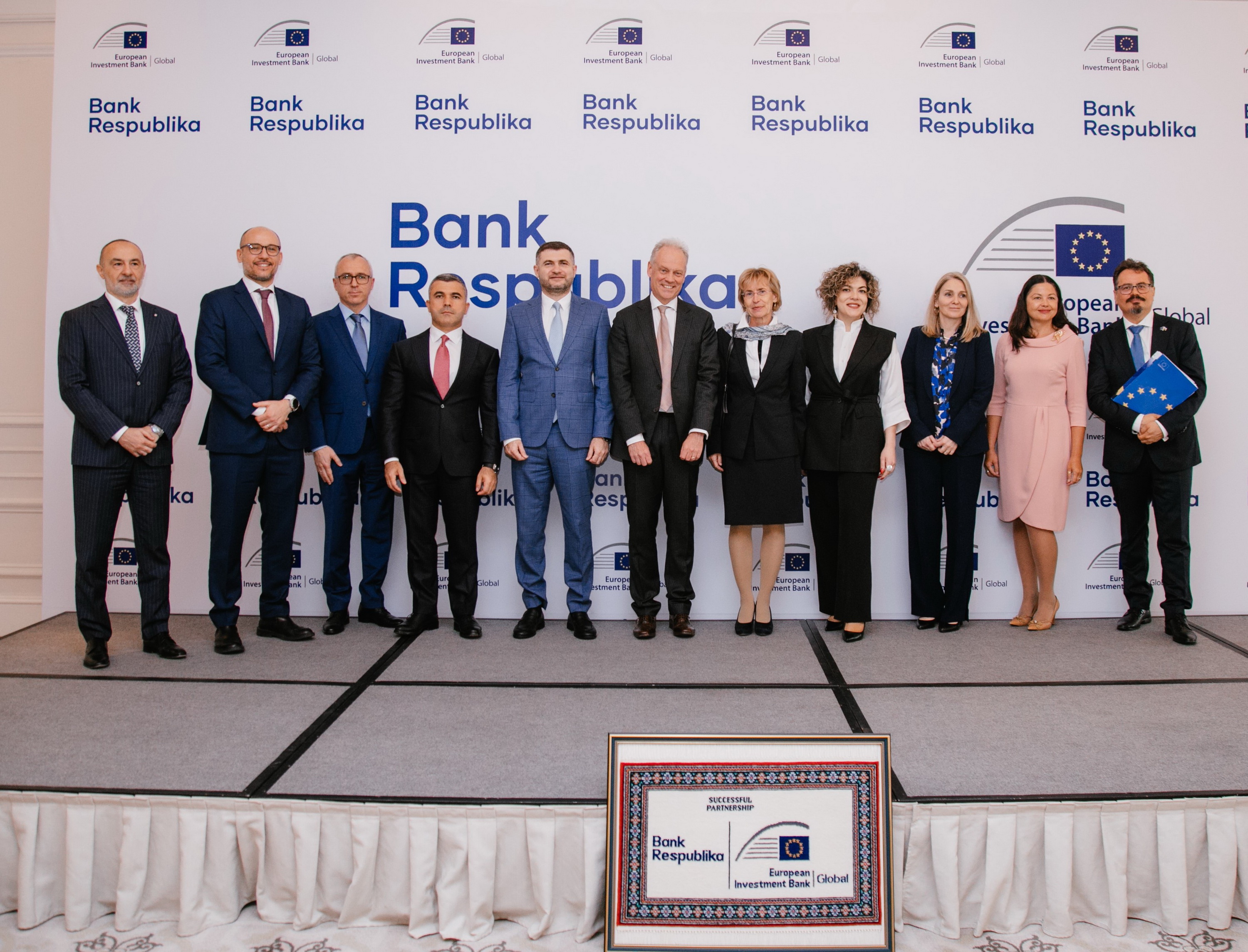 Dünyanın ən böyük maliyyə təşkilatı Azərbaycanda Bank Respublikanı seçdi