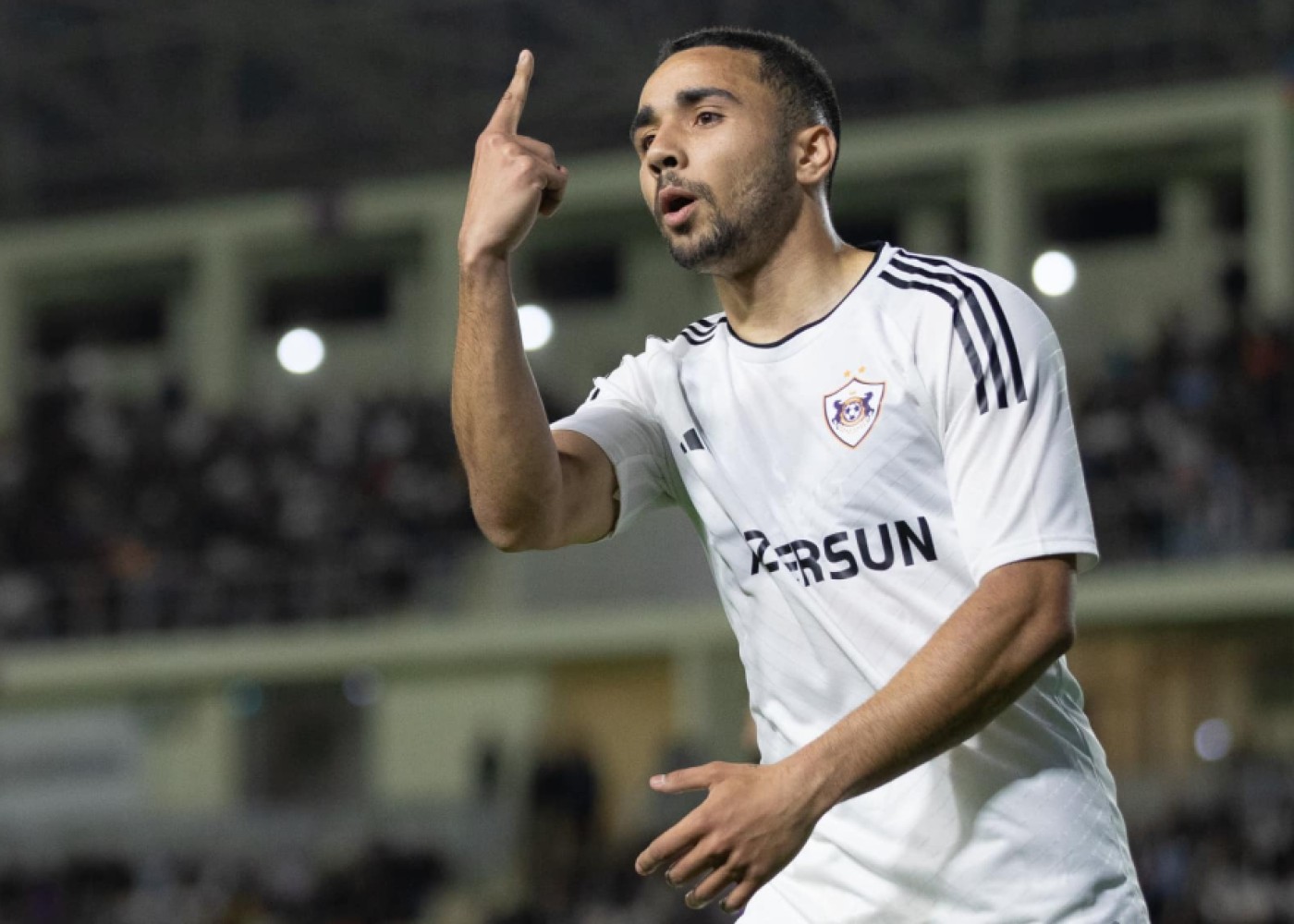 “Fənərbağça” və “Beşiktaş” “Qarabağ”ın legionerinə təklif
