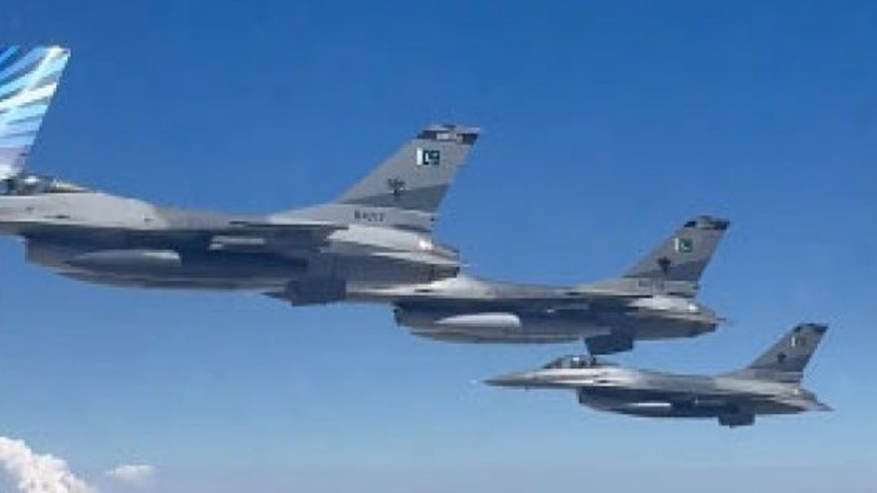 Pakistan qırıcıları Azərbaycan Prezidentinin təyyarəsini müşayiət etdi (VİDEO) Pakistan qırıcıları Azərbaycan Prezidentinin təyyarəsini müşayiət etdi (VİDEO)