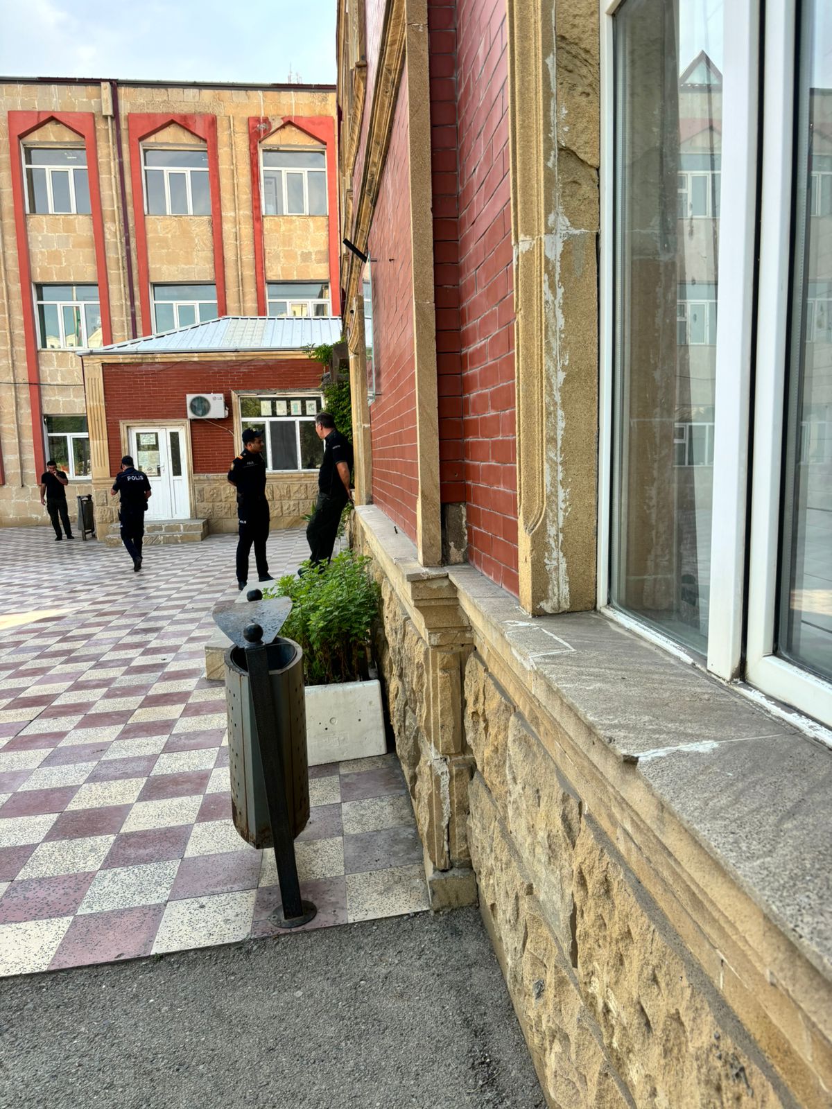 Bakı peşə liseyindən şikayət: 