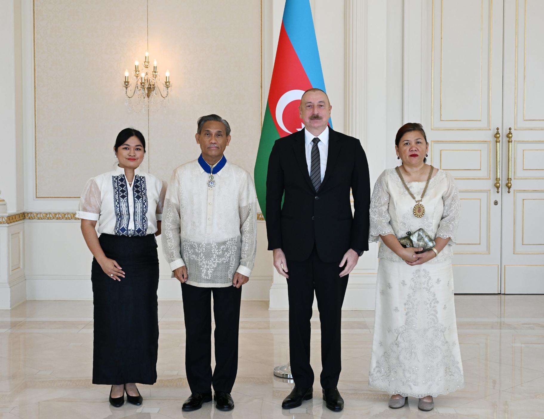 İlham Əliyev yeni səfirlərin etimadnaməsini qəbul etdi (YENİLƏNİB/FOTO)