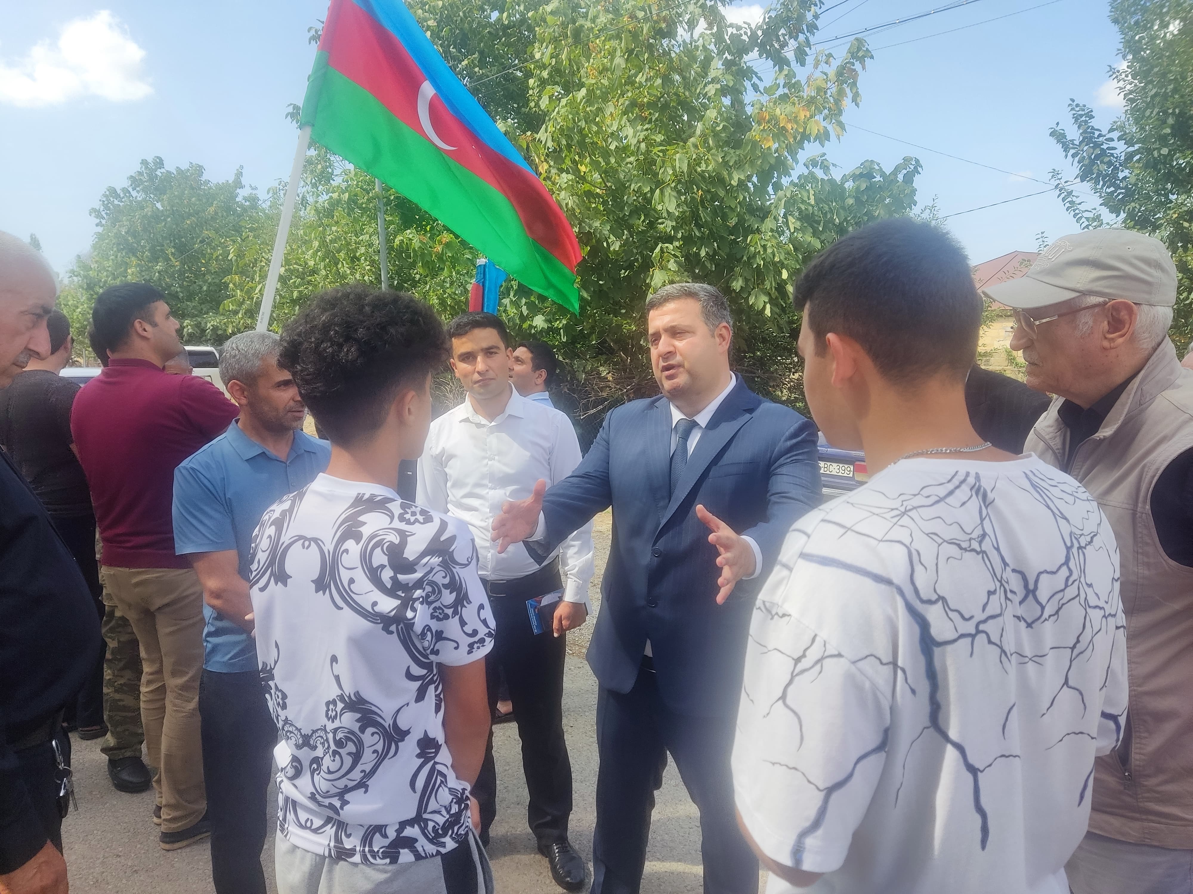 "Problemlərin həlli üçün sizinlə birgə çalışacağam" - Rauf Qurbanov Çarhanda izdihamlı görüş keçirdi