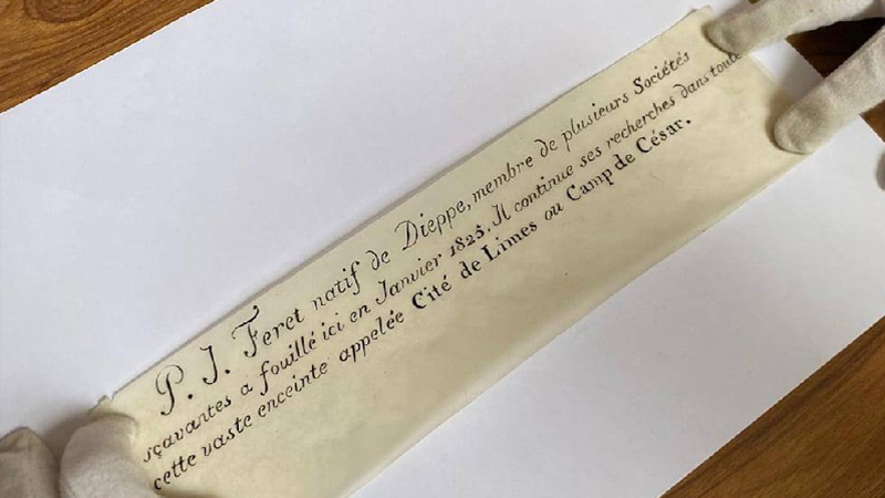 Tələbələr arxeoloji qazıntı zamanı 200 illik qeyd tapdı (FOTO)