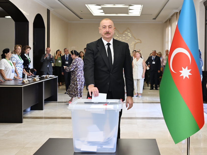 Prezident və ailəsi səs verdi (YENİLƏNİB)