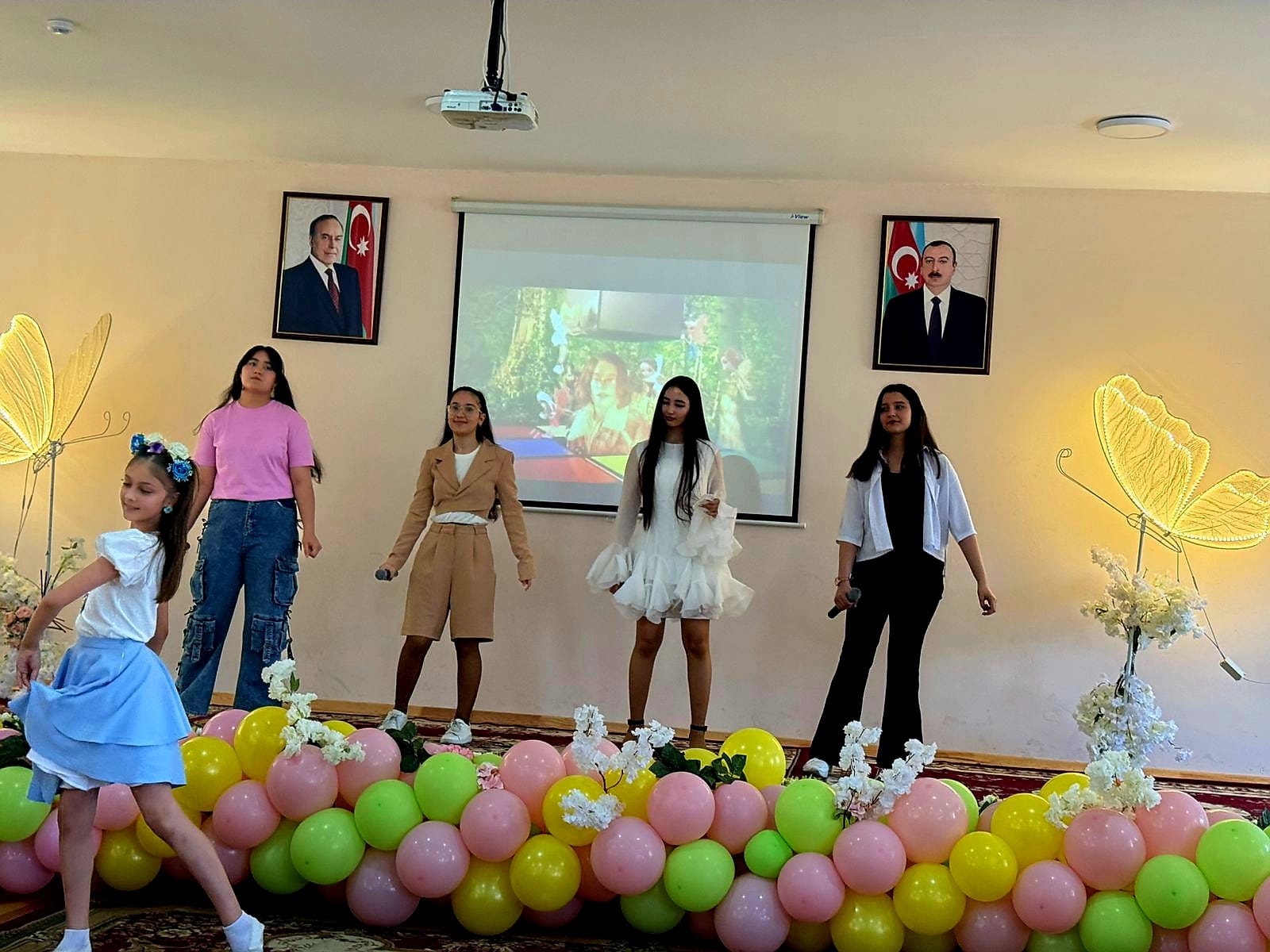 100 nömrəli tam orta məktəbdə 