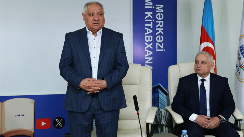 Bahəddin Həzinin “Göyün cazibə qüvvəsi” kitabının təqdimatı oldu (FOTO)