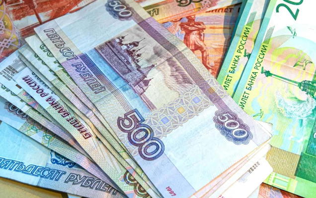 Rubl ucuzlaşır: Bazar eskalasiya risklərini və gözlənilən danışıqların təsirini qiymətləndirir