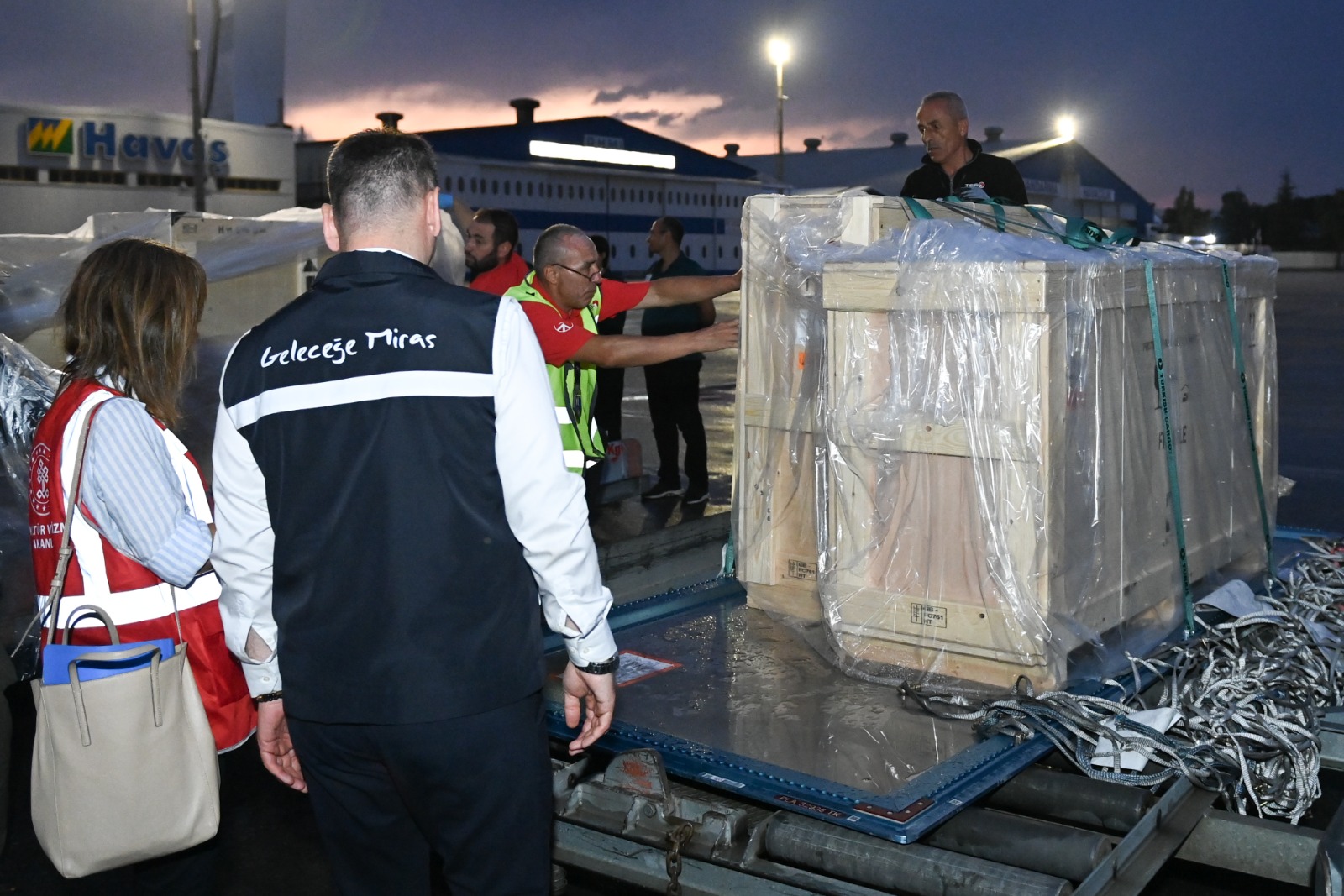 Mark Avreli heykəli 65 ildən sonra vətəni Türkiyəyə qaytarıldı (FOTO)