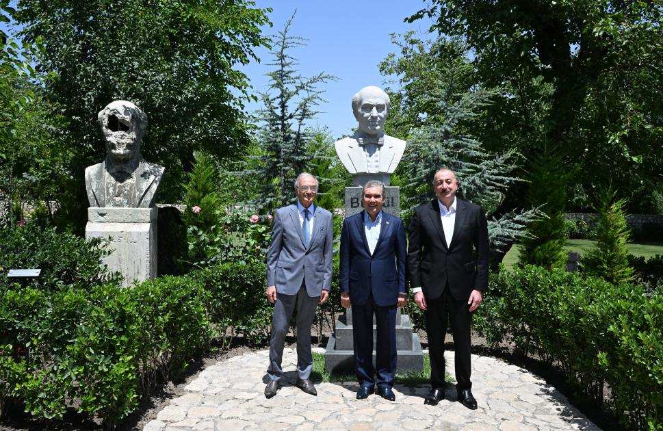 Qurbanqulu Berdiməhəmmədova 