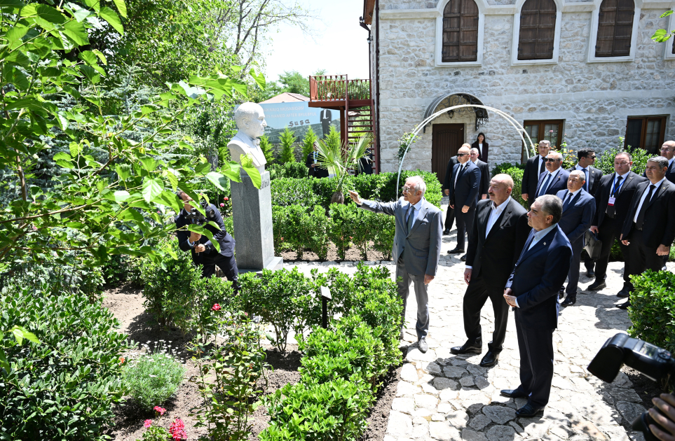Qurbanqulu Berdiməhəmmədova 