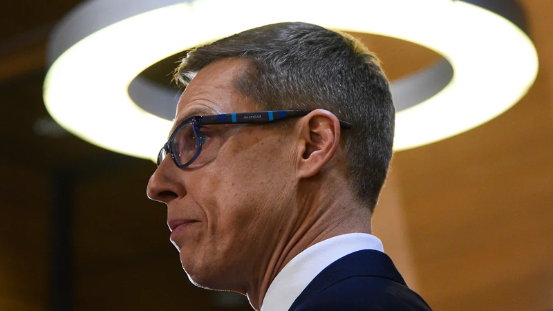Finlandiya prezidenti Aİ-ni Putinlə demokratiya arasında seçim etməyə çağırdı