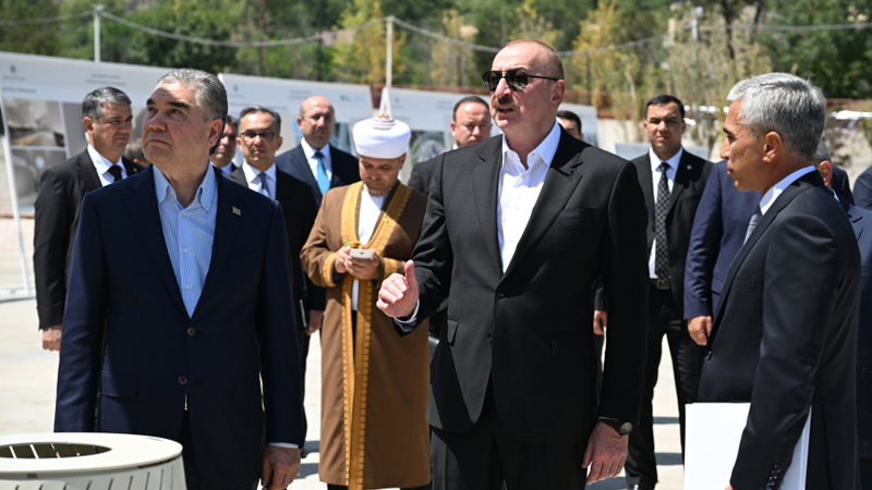 İlham Əliyev və Qurbanqulu Berdiməhəmmədov Yeni Şuşa məscidində tikinti işləri ilə tanış oldu (YENİLƏNİB)