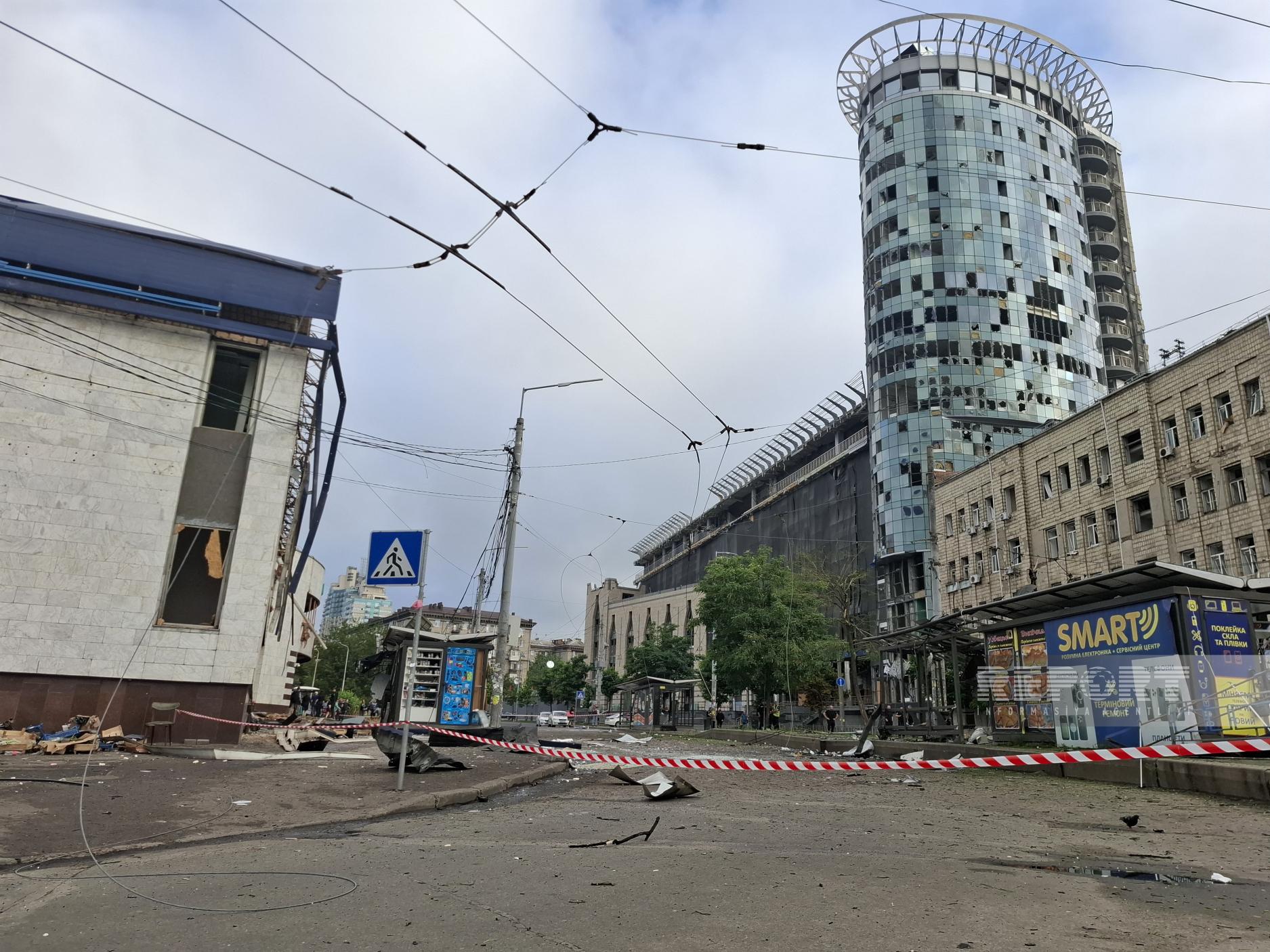 Kiyevdəki səfirliyimizin ətrafı raketlə vuruldu: Ölənlər var (FOTO)