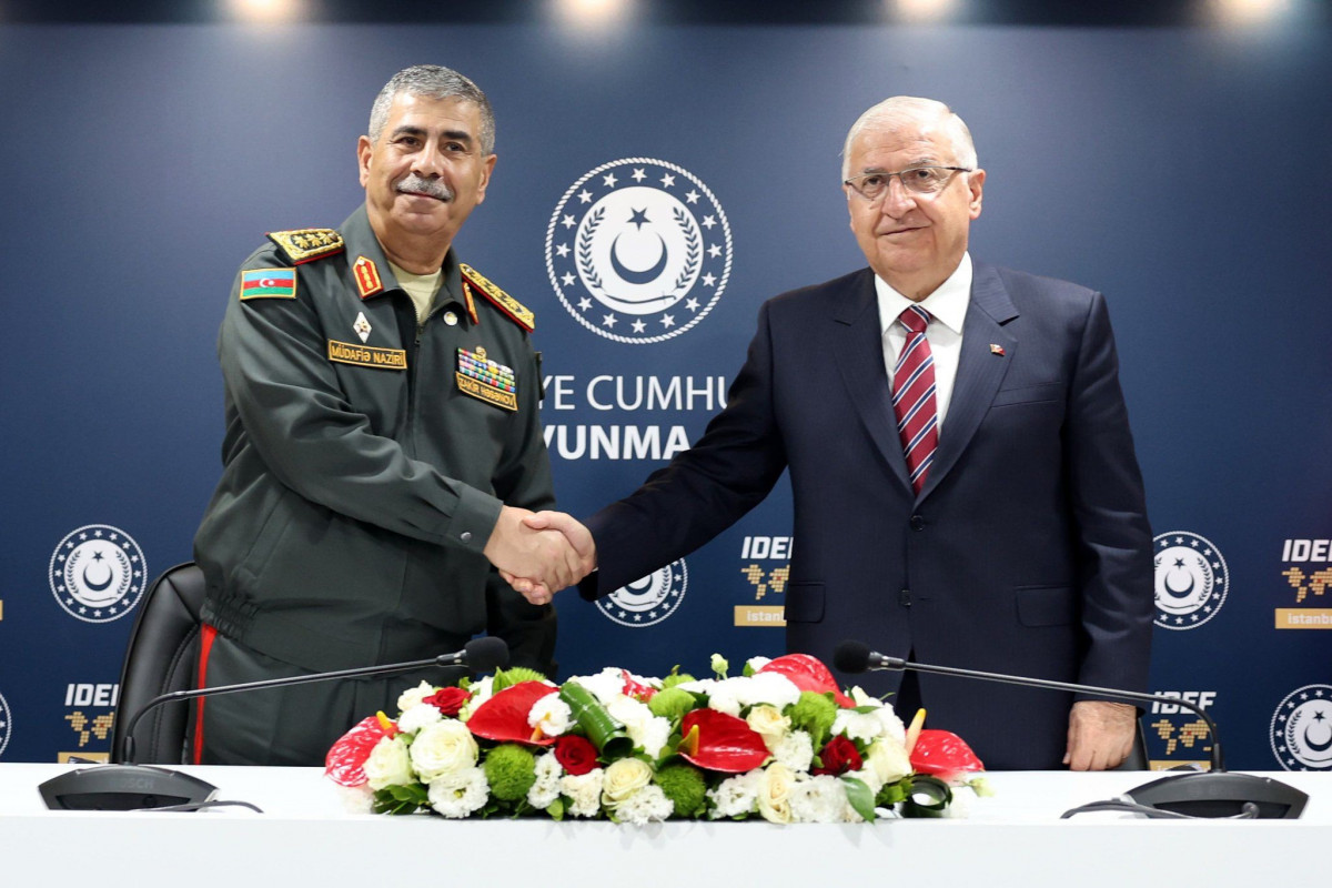 Azərbaycan və Türkiyə müdafiə nazirləri görüşüb, memorandum imzalandı