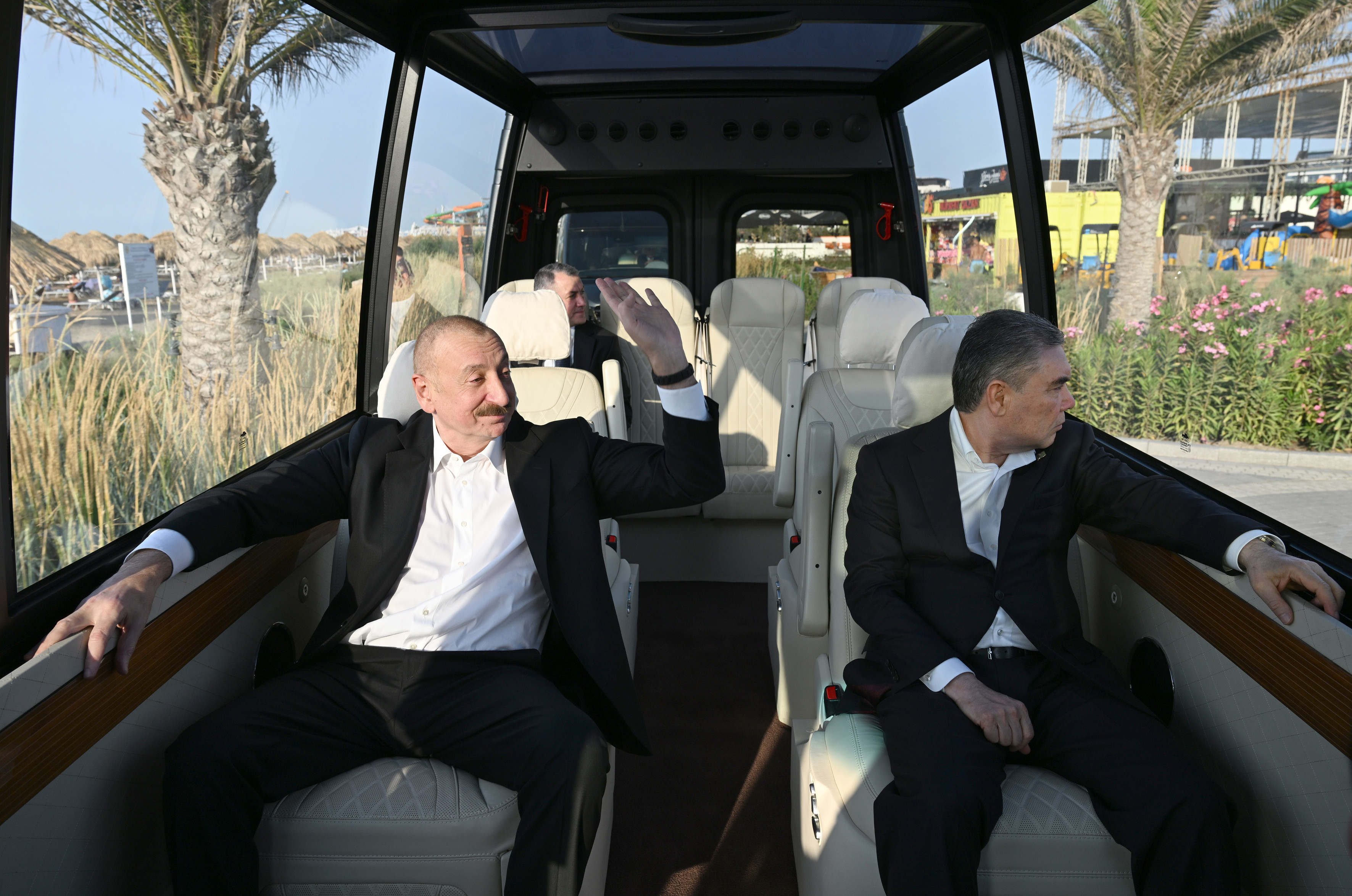 Azərbaycan Prezidenti və Türkmənistan Xalq Məsləhətinin sədri “Sea Breeze”də olublar (FOTO)