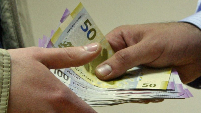 Özünü polis kimi təqdim etdi, 5250 manat mənimsədi