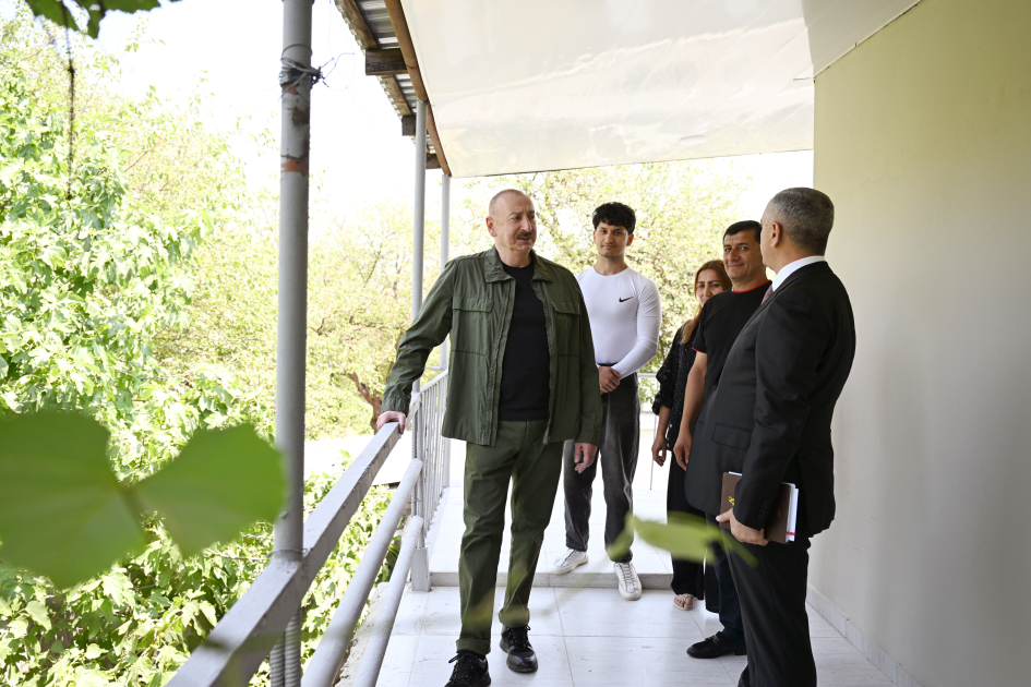 Prezident Xocalının Xanyurdu kəndinə köçən sakinlərlə görüşdü (YENİLƏNİB)