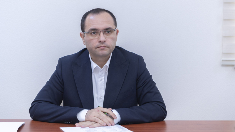 Nazir sədr müavini təyin olunan məmurun yerinə onu direktor gətirdi