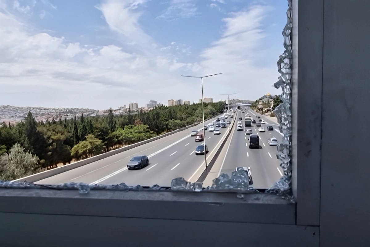 Bakı-Sumqayıt yolundakı yerüstü keçiddə piyadalar üçün ciddi təhlükə (VİDEO)