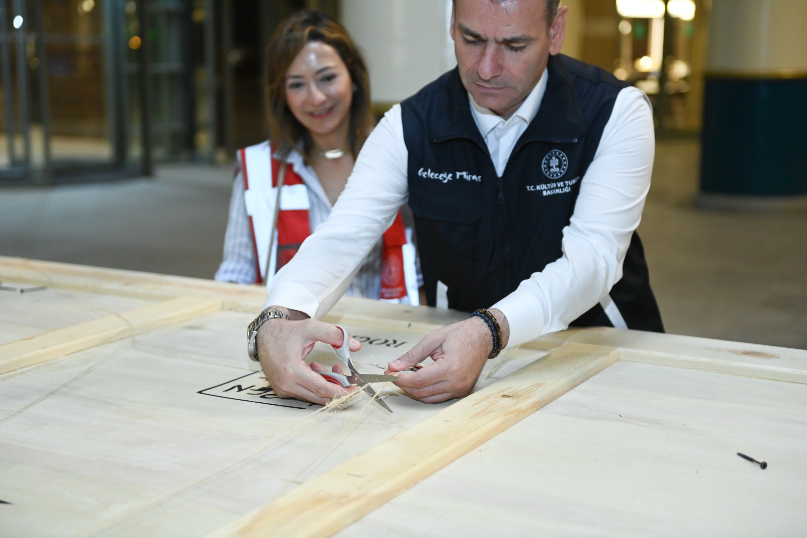Mark Avreli heykəli 65 ildən sonra vətəni Türkiyəyə qaytarıldı (FOTO)