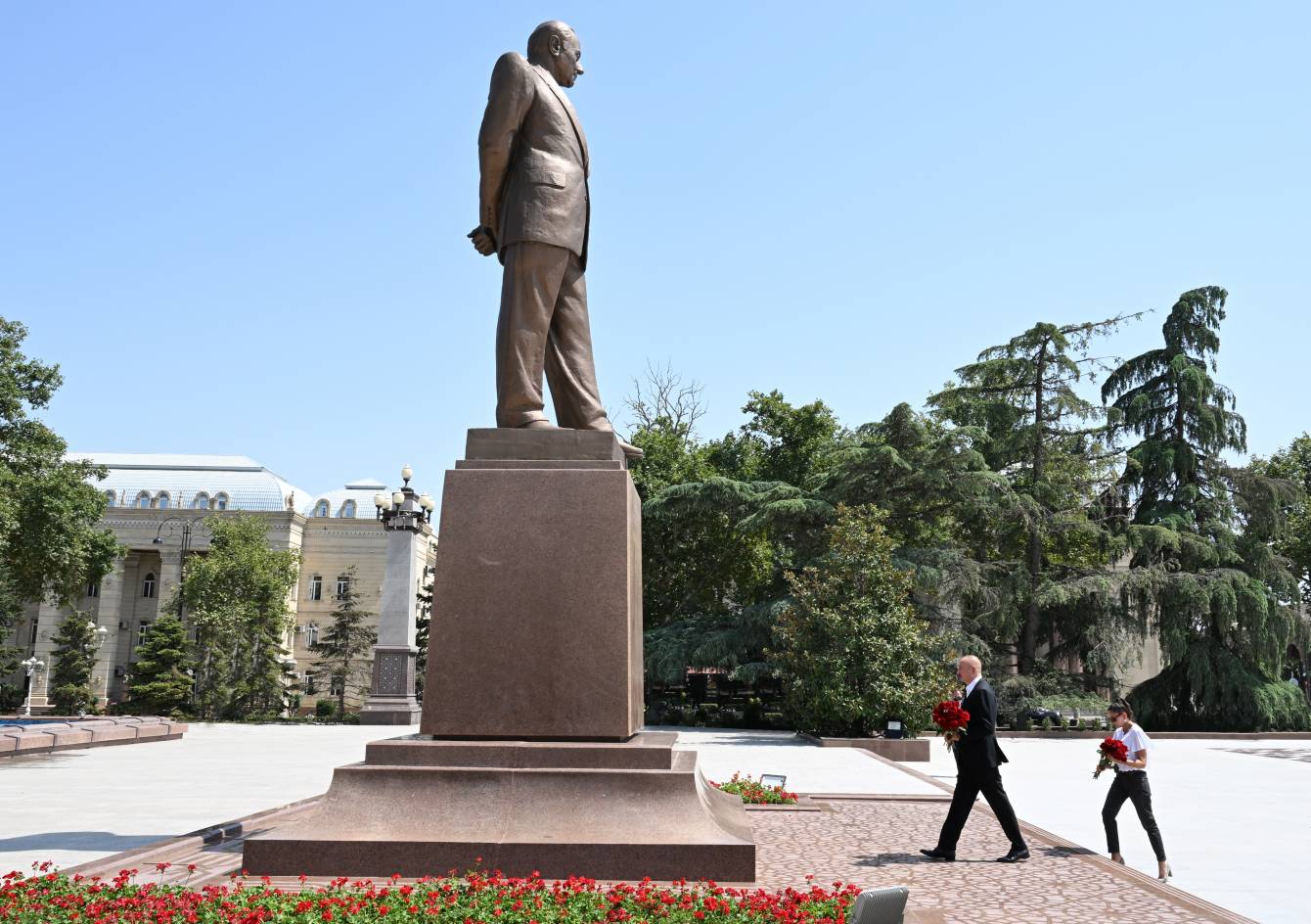 Prezident və birinci xanım Gəncəyə səfər etdi (YENİLƏNİB)