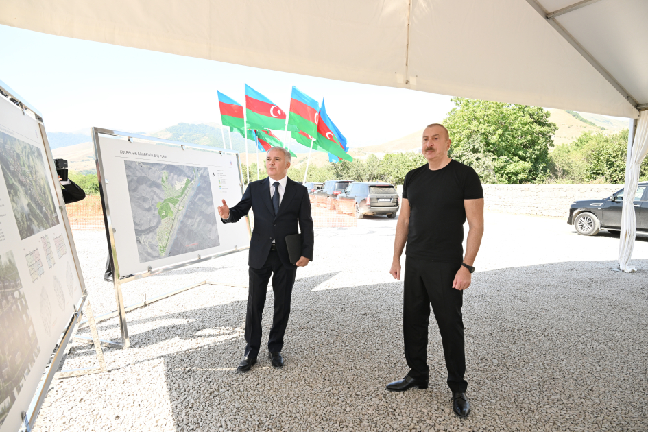 Prezident və birinci xanım Kəlbəcərdə sakinlərlə görüşdü (YENİLƏNİB)