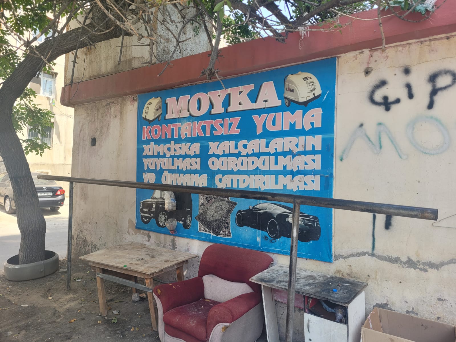 Bakıda avtoyuma məntəqəsindən maşın oğurlandı (FOTO)