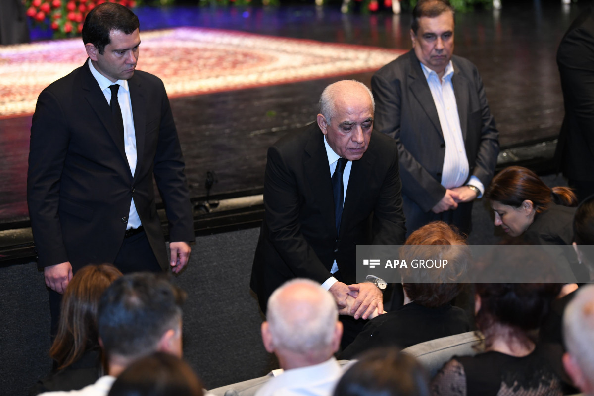 Elçin Əfəndiyevlə vida mərasimi keçirildi (FOTO)