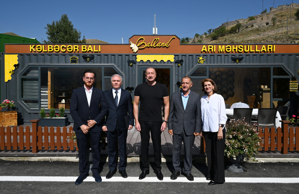 Prezident və birinci xanım Kəlbəcərdə sakinlərlə görüşdü (YENİLƏNİB)