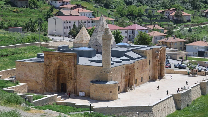 8 əsr əvvəl inşa edilib: Psixi və ruh xəstələr səslə müalicə olunurdu (FOTO)