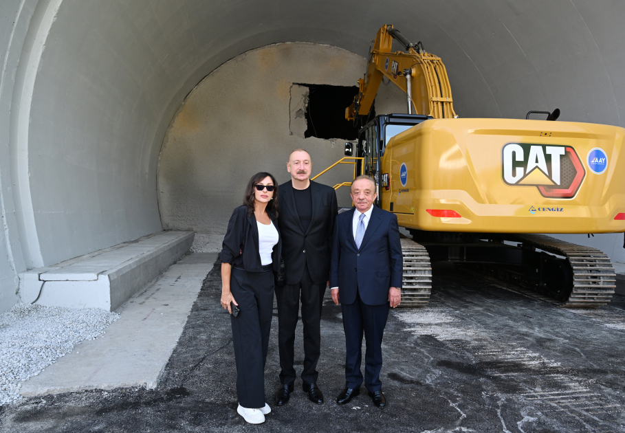 Prezident və birinci xanım Kəlbəcərdə sakinlərlə görüşdü (YENİLƏNİB)