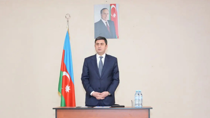 İcra başçısı bir məmuru işdən çıxardı, üçünün vəzifəsini dəyişdi