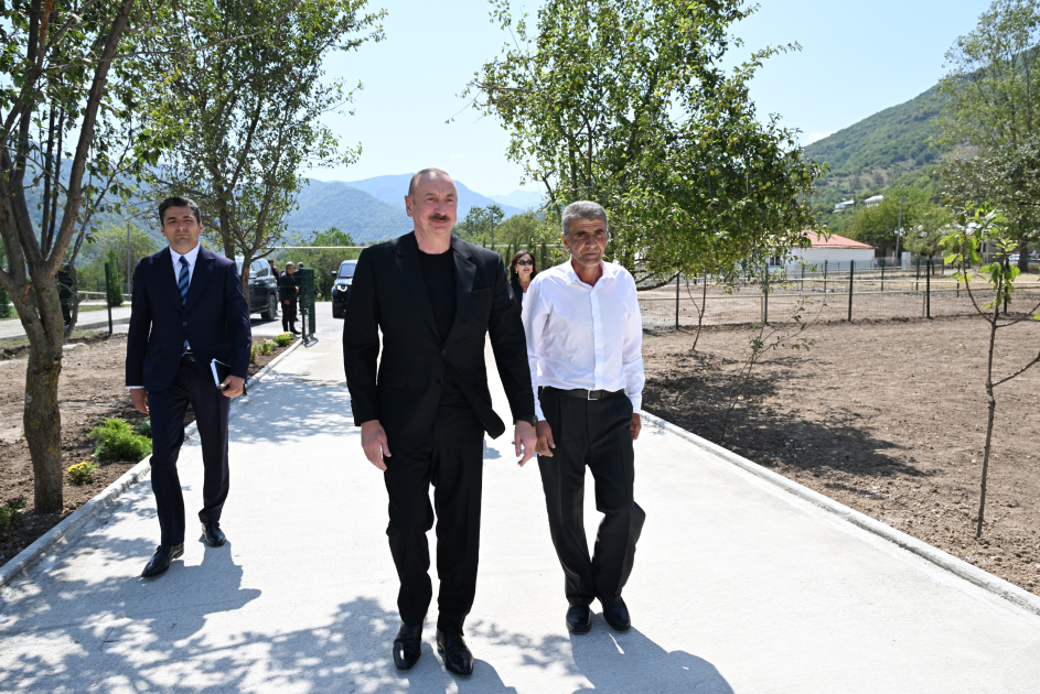 Prezident və birinci xanım Kəlbəcərlə Ağdərəyə səfər etdi, sakinlərlə görüşdü (YENİLƏNİB)