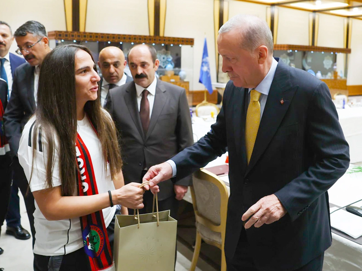 Azərbaycan millisinin futbolçuları Ərdoğanla görüşdü (FOTO)
