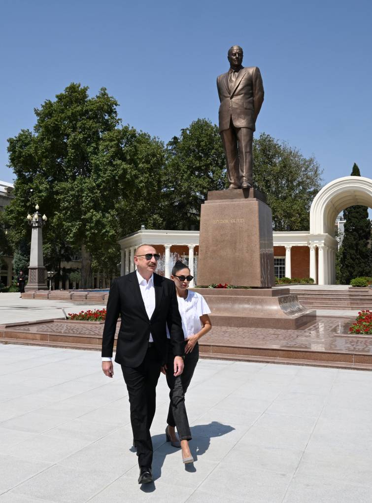 Prezident və birinci xanım Gəncəyə səfər etdi (YENİLƏNİB)