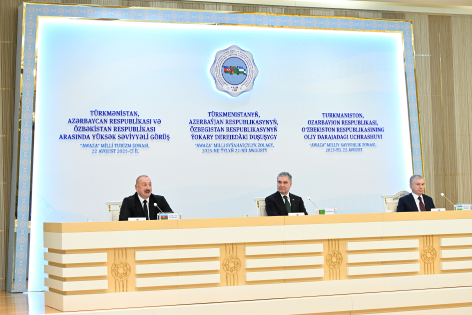Üç ölkə lideri yüksəksəviyyəli görüşün yekunlarına dair mətbuata birgə bəyanatla çıxış etdi  (YENİLƏNİB)