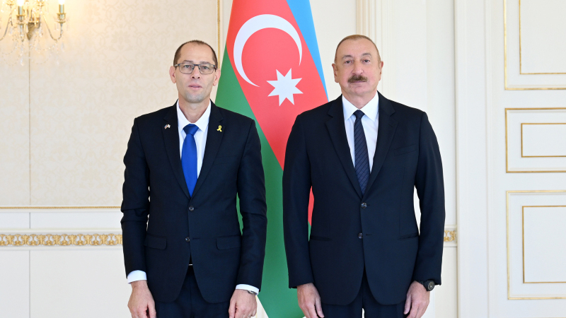 Prezident İsrailin yeni səfirinin etimadnaməsini qəbul etdi (FOTO)