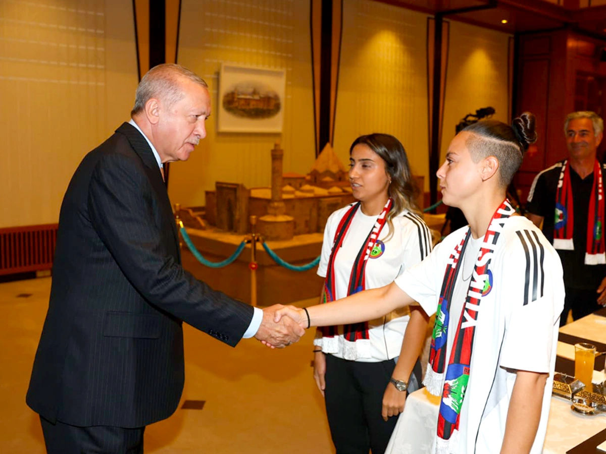 Azərbaycan millisinin futbolçuları Ərdoğanla görüşdü (FOTO)