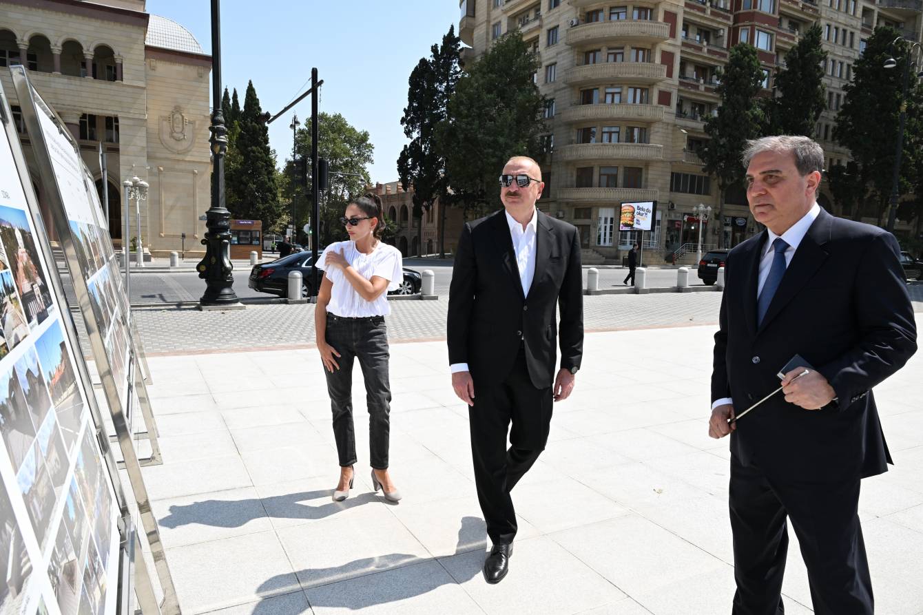 Prezident və birinci xanım Gəncəyə səfər etdi (YENİLƏNİB)