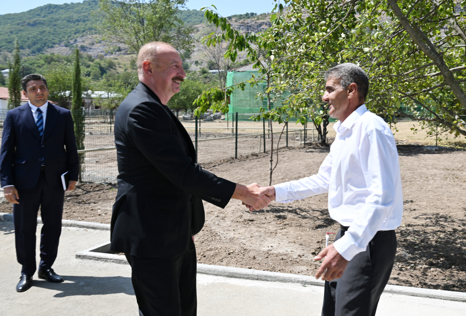 Prezident və birinci xanım Kəlbəcərlə Ağdərəyə səfər etdi, sakinlərlə görüşdü (YENİLƏNİB)