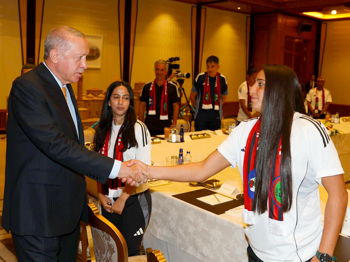 Azərbaycan millisinin futbolçuları Ərdoğanla görüşdü (FOTO)