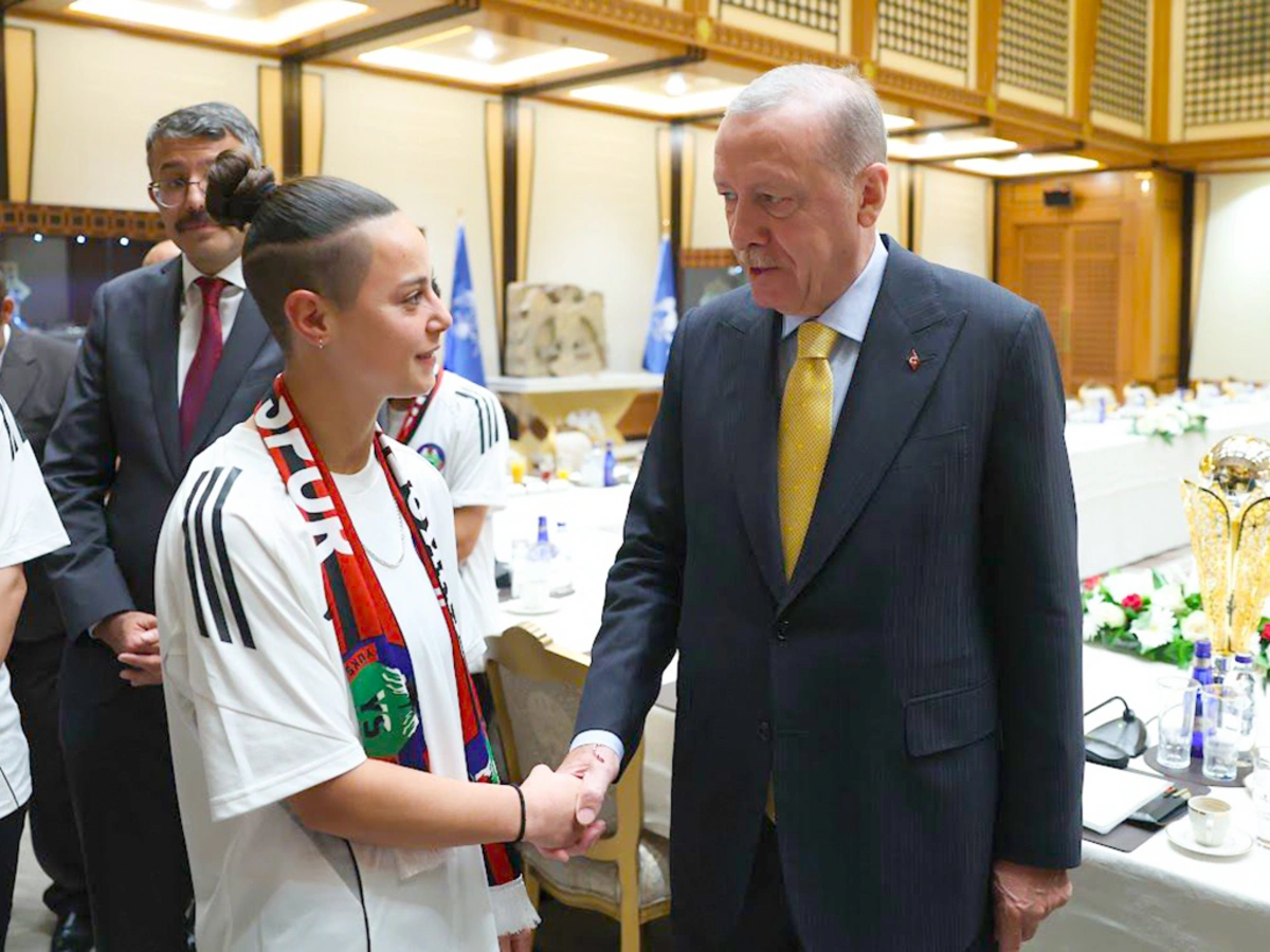 Azərbaycan millisinin futbolçuları Ərdoğanla görüşdü (FOTO)