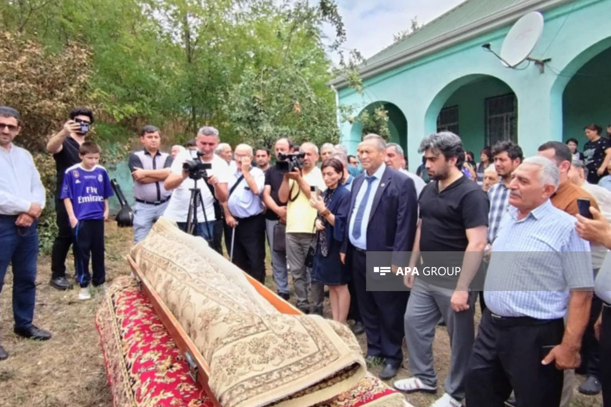Məmməd İsmayıl dəfn olundu (FOTO)