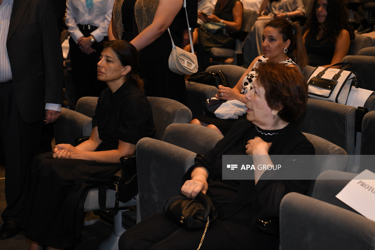 Elçin Əfəndiyevlə vida mərasimi keçirildi (FOTO)